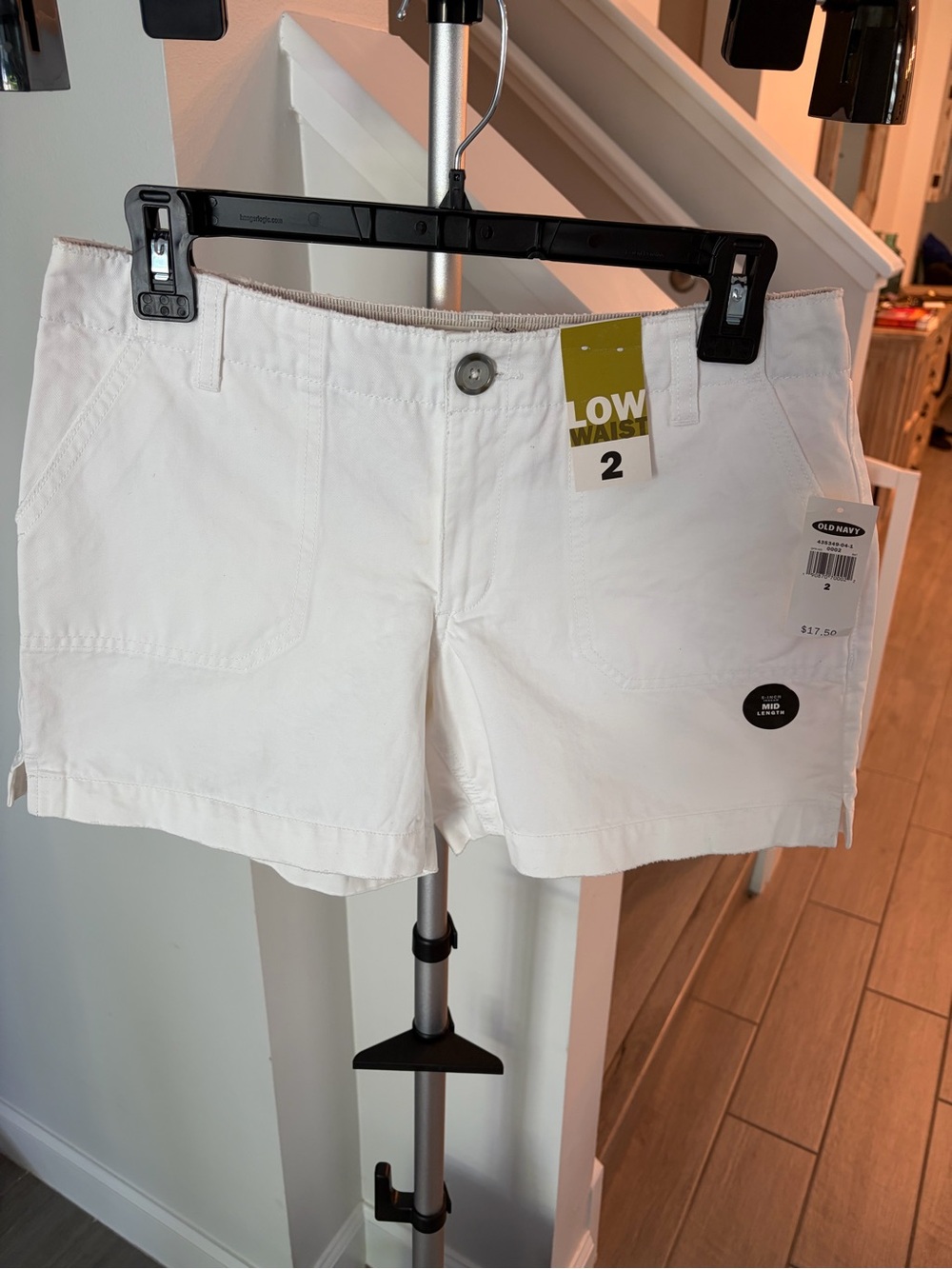 Old Navy Low Waist White Mid Length Shorts NWT Size 2